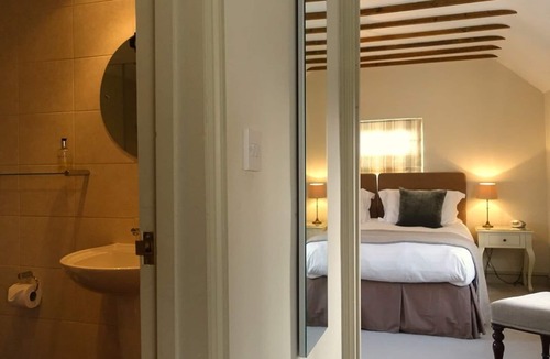 Chiddingstone Hoath Bed & Breakfast | The Barn At Woodview