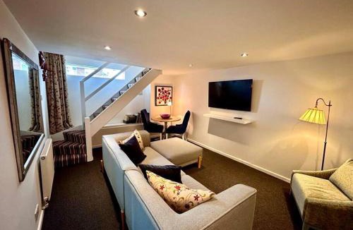 Stinchcombe House | The Barn by MaisonPro