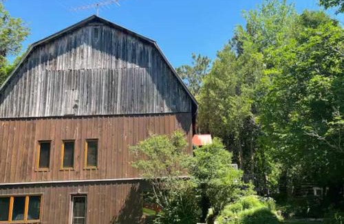 La Peche House | The Barn - A Unique Gathering Place