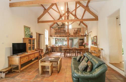 Buckerell House | The Barn