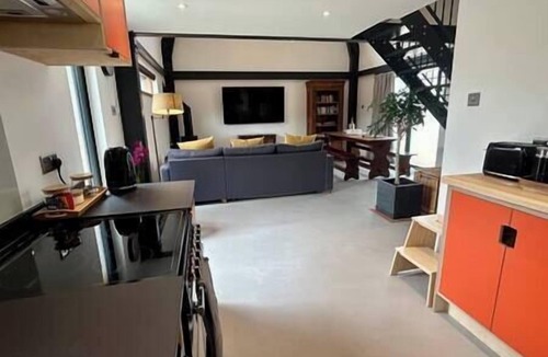 Scaynes Hill House | The Barn