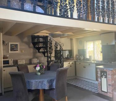 Stourbridge House | The Barn