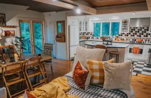 Kerhonkson Hostel | The Barn; Grateful Woods: fires, games, animals…