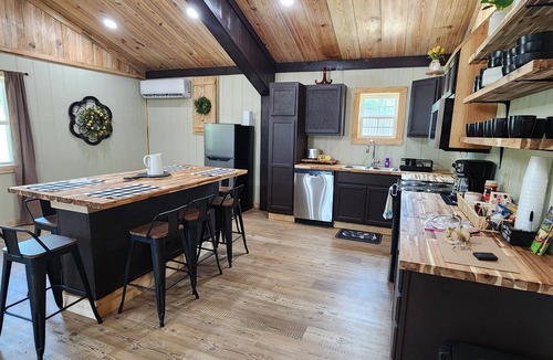 Bonnerdale Cabin | The Barn in Kirby AR