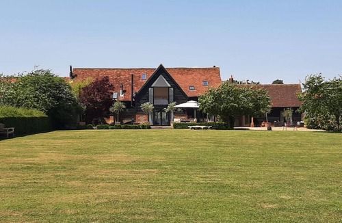 Henley-on-Thames House | The Barn in the Chilterns