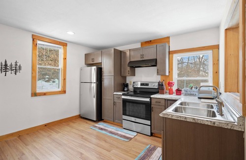 Pittsfield House | The Barn - Lake View and Pet Friendly