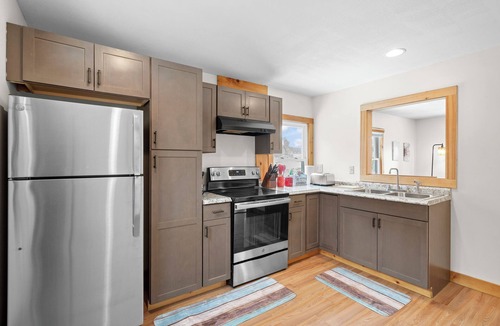 Pittsfield House | The Barn - Lake View and Pet Friendly