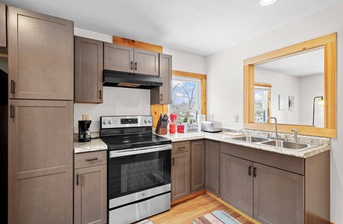 Pittsfield House | The Barn - Lake View and Pet Friendly