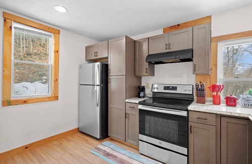 Pittsfield House | The Barn - Lake View and Pet Friendly