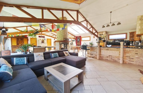 Andres House | "The Barn" large space + billiards, Stella table soccer, darts (KARMA)