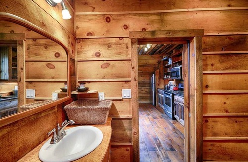 Pocono Lake House | The Barn on Stoney Hollow