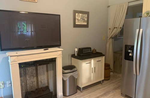 Tallahassee Apartment | The Barn - Studio Apartment