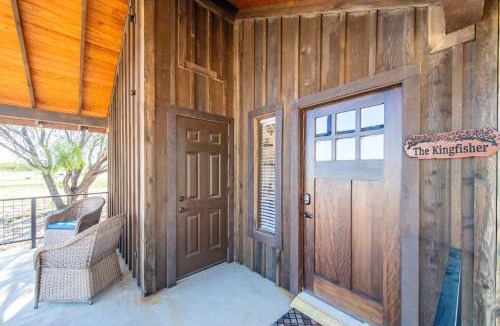 Elm Mott Ski Chalet | The Barn Swallow Cabin 15MIN to Magnolia Baylor