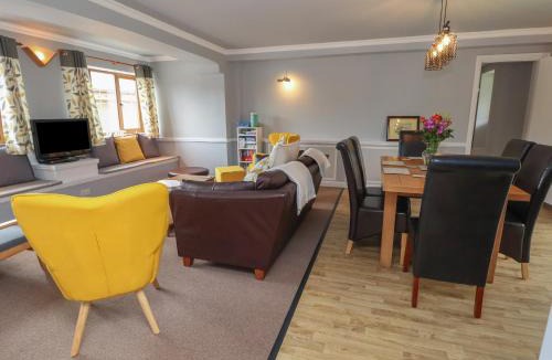 Walcot House | The Barn The Elms