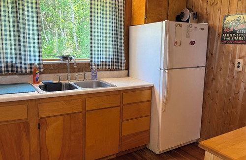 Brooklin Cabin | The Barnacle on Flye Point