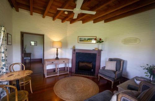 Paterson Bed & Breakfast | The Barracks, Tocal