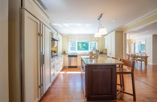 Barrie House | The Barrie Villa Retreat - 5 min from Lake Simcoe - 20 min from Ski Hills