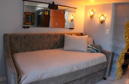 Abingdon Apartment | The Barter Green Room