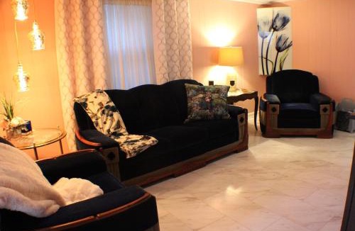 Abingdon Apartment | The Barter Green Room
