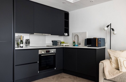 Shaftesbury Apartment | The Battersea Flat - Exquisite 2BDR Flat with Terrace