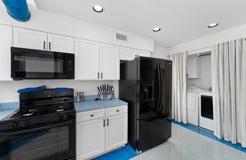 Seguin House | ❤ The Bauhaus Getaway ❤ Unplug by the Creek/Family Fun & Fishing