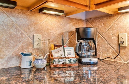 Highland Lakes House | The Bavarian Cottage - Hot Tub and Fire Pit