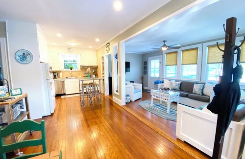 Cutchogue Cottage | The Bay Breeze