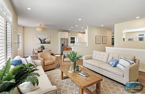 Williams Bay House | The Bay Constellation -Walk to Yerkes |Firepit |Pool Table|New Construction