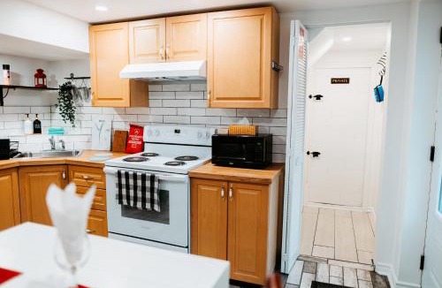 Ottawa Division Apartment | The Bay Crib