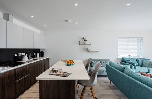 Sandown Apartment | The Bay