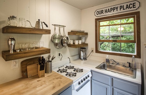 Williams Bay House | The Bay Tiny House - Romantic Hideaway