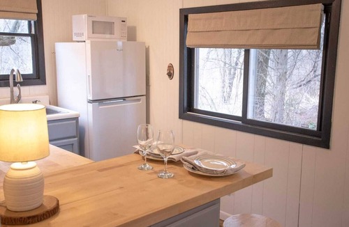 Williams Bay House | The Bay Tiny House - Romantic Hideaway
