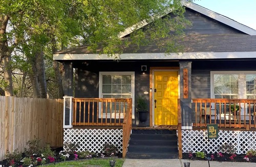 Waco House | The Baylor House - 4 Bedroom/4Bath - 2nd Street