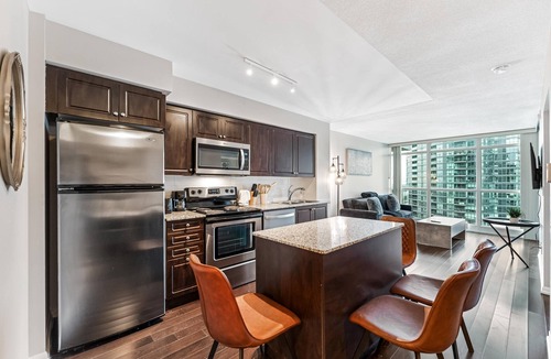Fort York Hotel | The Bayview - Downtown Toronto