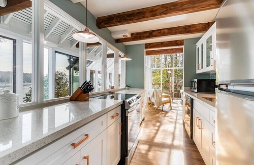 Bremerton House | The BayView Rendezvous - w/Beach Access & Kayaks