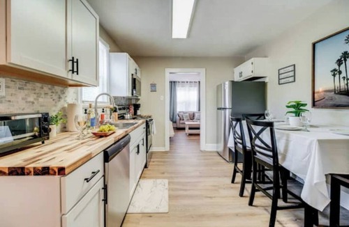 Bayview House | The Bayview Retreat 2BR Walk to the Beach!nn