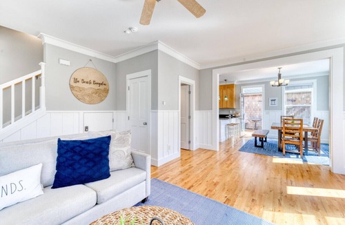 Nelscott House | The Beach Bungalow @ Olivia Beach, sleeps 6