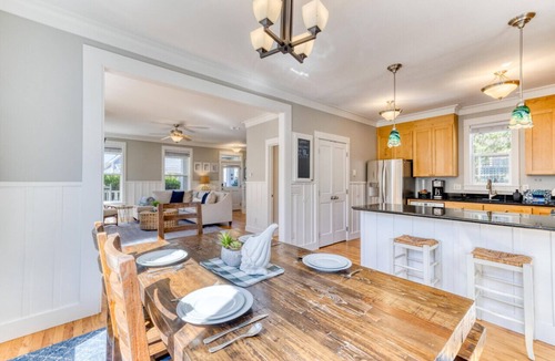 Nelscott House | The Beach Bungalow @ Olivia Beach, sleeps 6