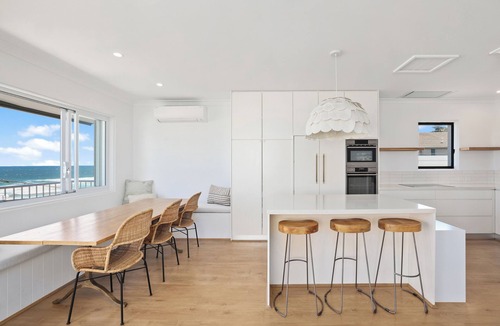 Curl Curl House | The Beach Front House@Curl Curl