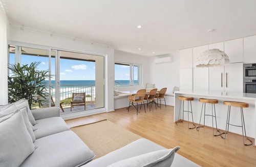 Curl Curl House | The Beach Front House@Curl Curl