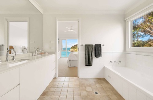 Macmasters Beach House | "The Beach Hive" - Absolute Beachfront