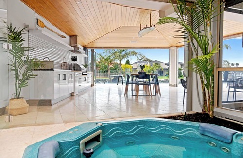 Patterson Lakes House | The Beach House: Waterfront with Boat Mooring