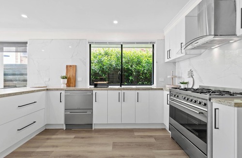 Patterson Lakes House | The Beach House: Waterfront with Boat Mooring