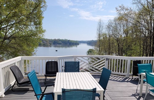 Louisa House | The Beach @ Lake Anna, Waterfront house with lots of room, sand volleyball, etc