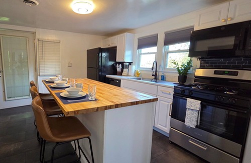 Whiting Apartment | The Beach Loft - 5 min from Whihala Beach, n 30 min. from Chicago Navy Pier