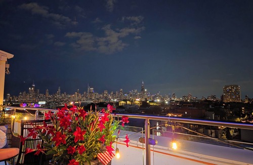 Whiting Apartment | The Beach Loft - 5 min from Whihala Beach, n 30 min. from Chicago Navy Pier