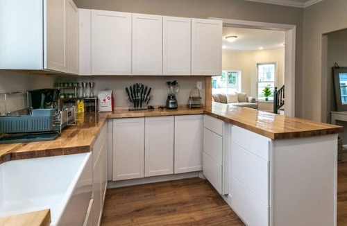 Sylvan Beach House | The Beach Pad · Spacious 4BR Getaway · Walk to Sylvan Beach