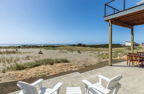 Westport House | The Beachcomber - Oceanfront Getaway!