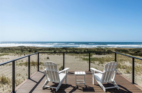 Westport House | The Beachcomber - Oceanfront Getaway!
