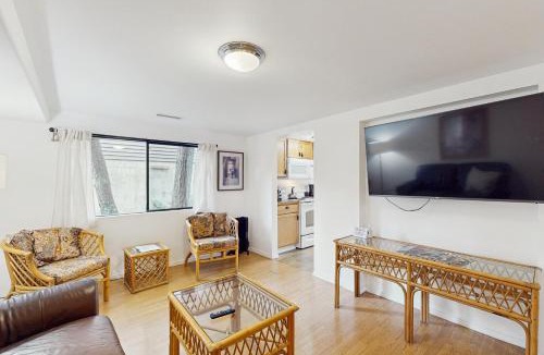 North Beach/Blue Ridge House | The BeachHouse (Lower Unit)